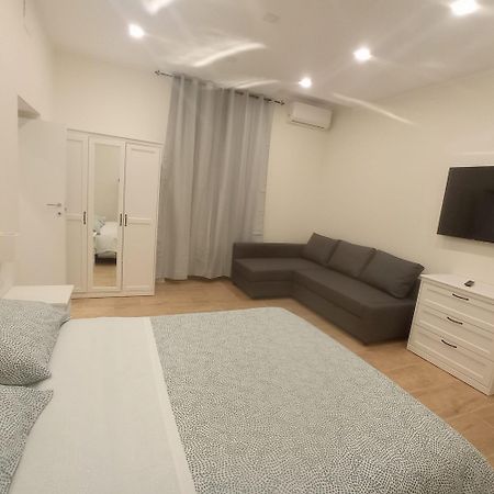 Duomo Apartament'S Napels Buitenkant foto